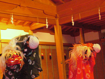 2007年2月：大峯本宮天河大辨財天社(奈良県)での奉納舞