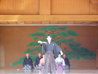 2010年5月：伊勢神宮奉納舞(能)、HIRO